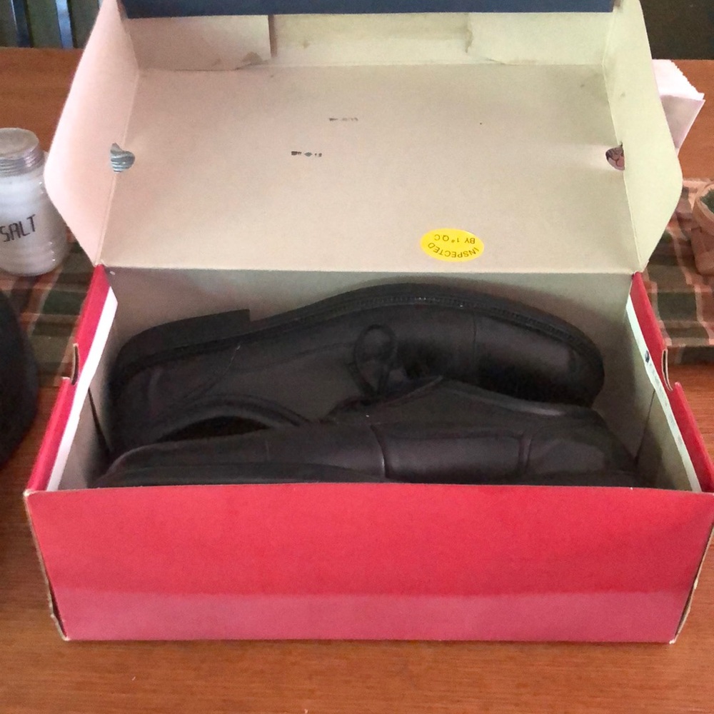 Chaps Mens Dress Shoes. Size 13.